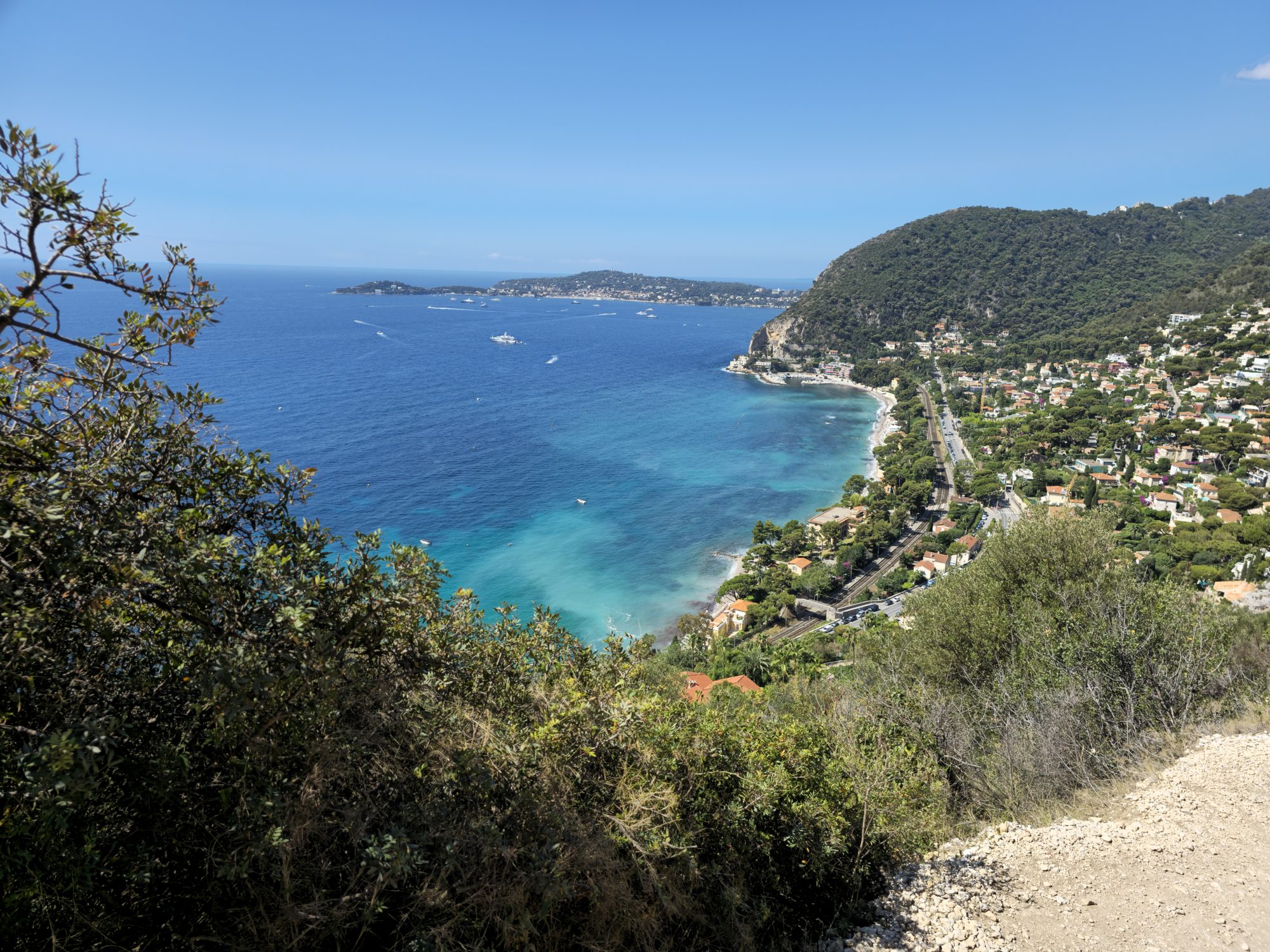 Vue sur la Mediterranee depuis le Chemin de Nietzsche a Eze